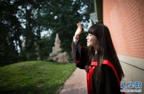 寂寞美女老板包臀丝袜长腿深沟床上诱人姿势写真