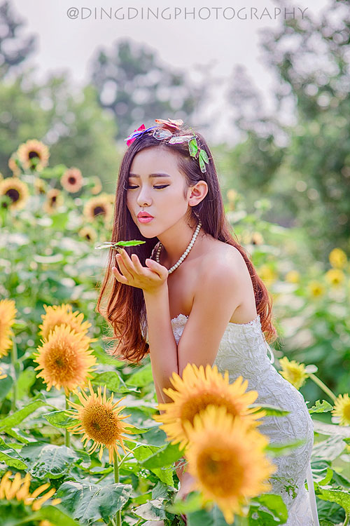 寂寞美女老板包臀丝袜长腿深沟床上诱人姿势写真