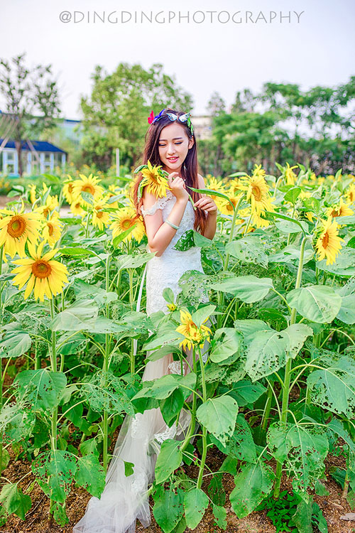 寂寞美女老板包臀丝袜长腿深沟床上诱人姿势写真