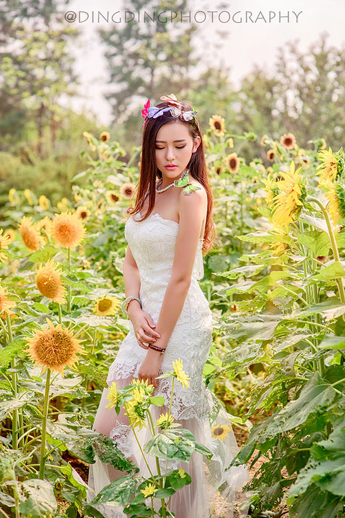 寂寞美女老板包臀丝袜长腿深沟床上诱人姿势写真