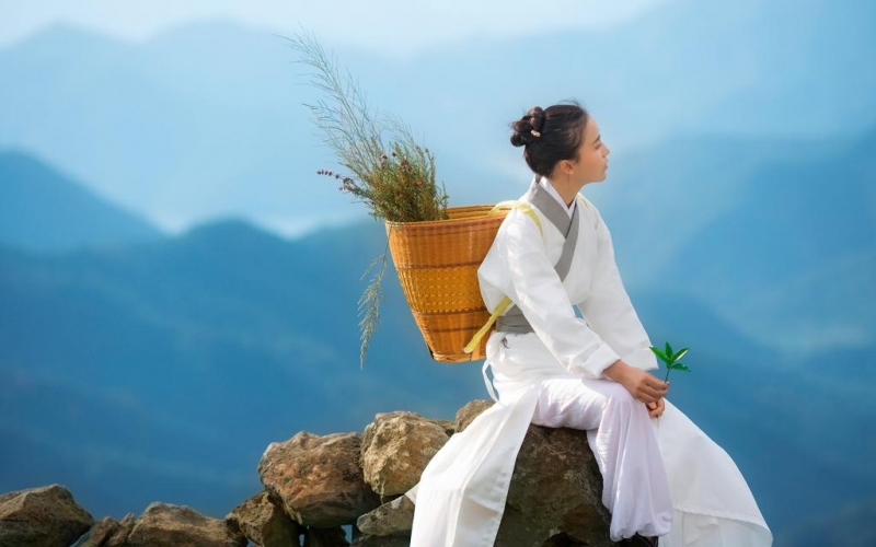 戴斗笠的白衣古装武侠美女写真