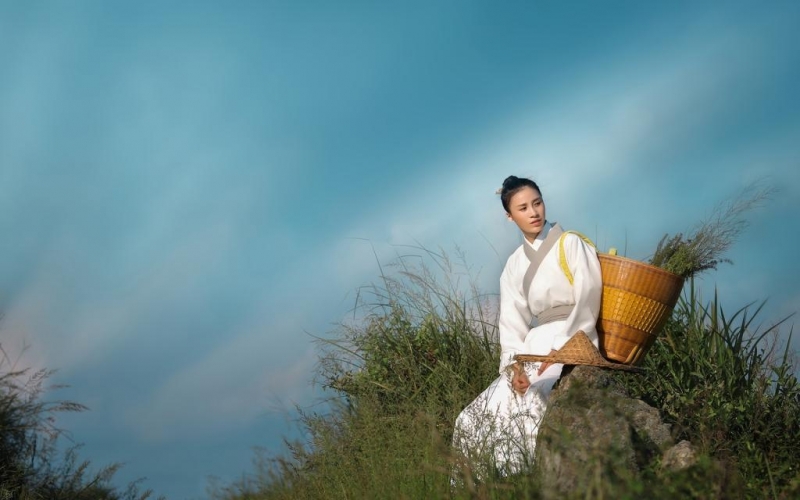 戴斗笠的白衣古装武侠美女写真