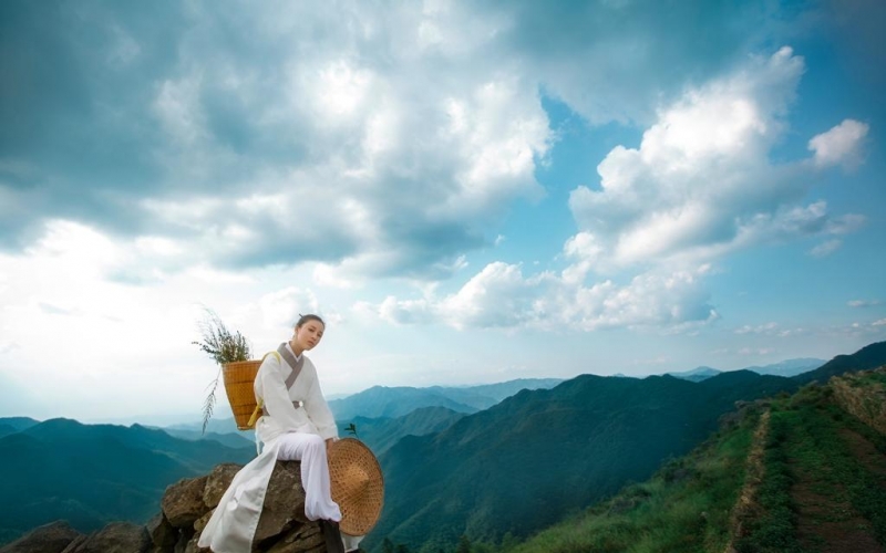 戴斗笠的白衣古装武侠美女写真