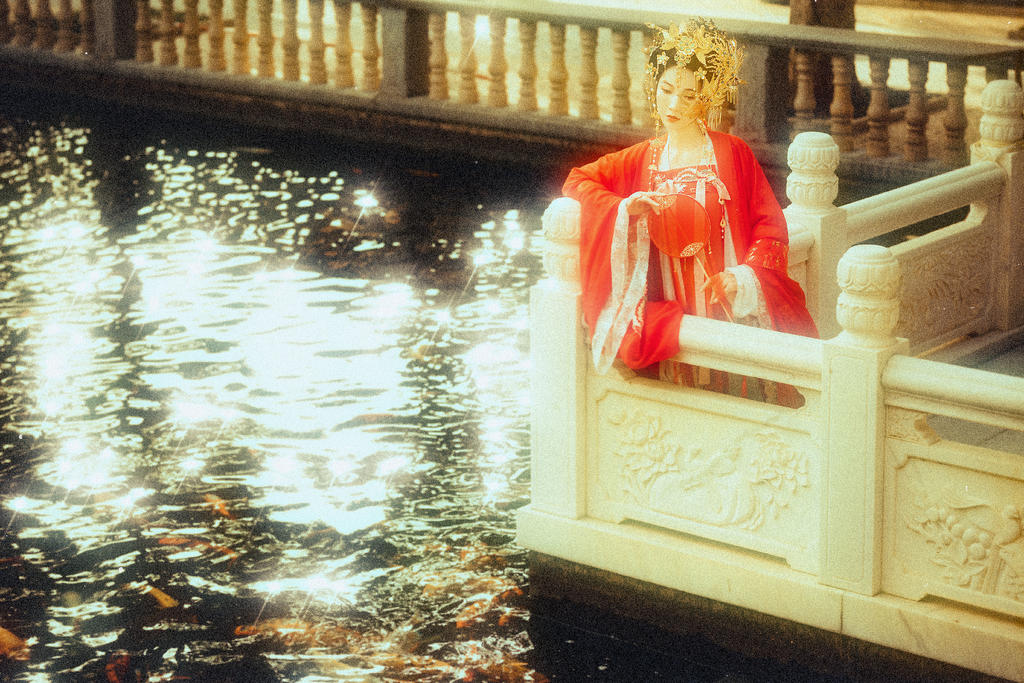 唯美古装夫人户外养眼古风摄影图片