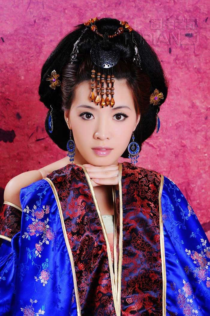 名媛古装少女 小露香肩妖娆诱惑