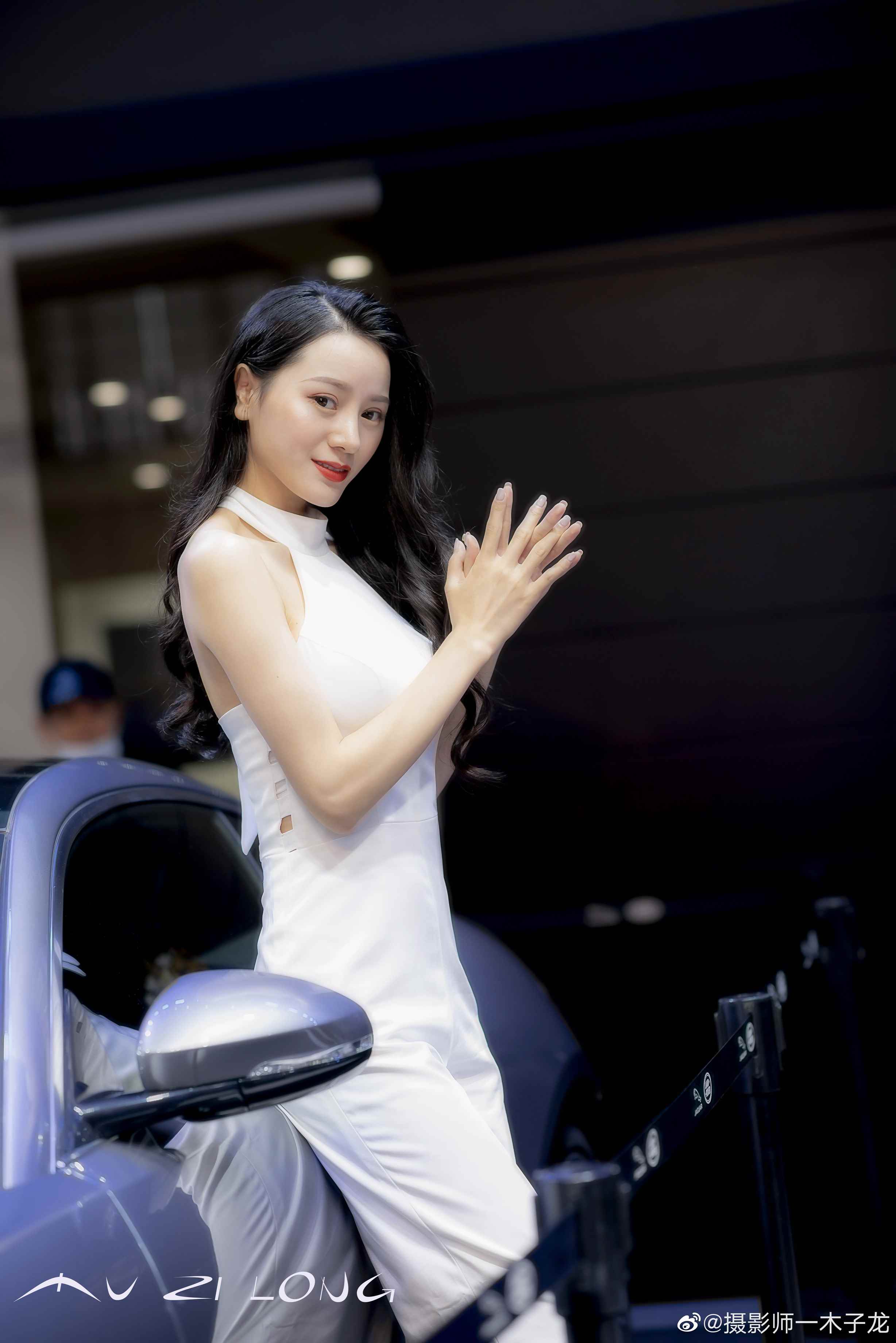 纤细车模身姿窈窕曼妙性感图片