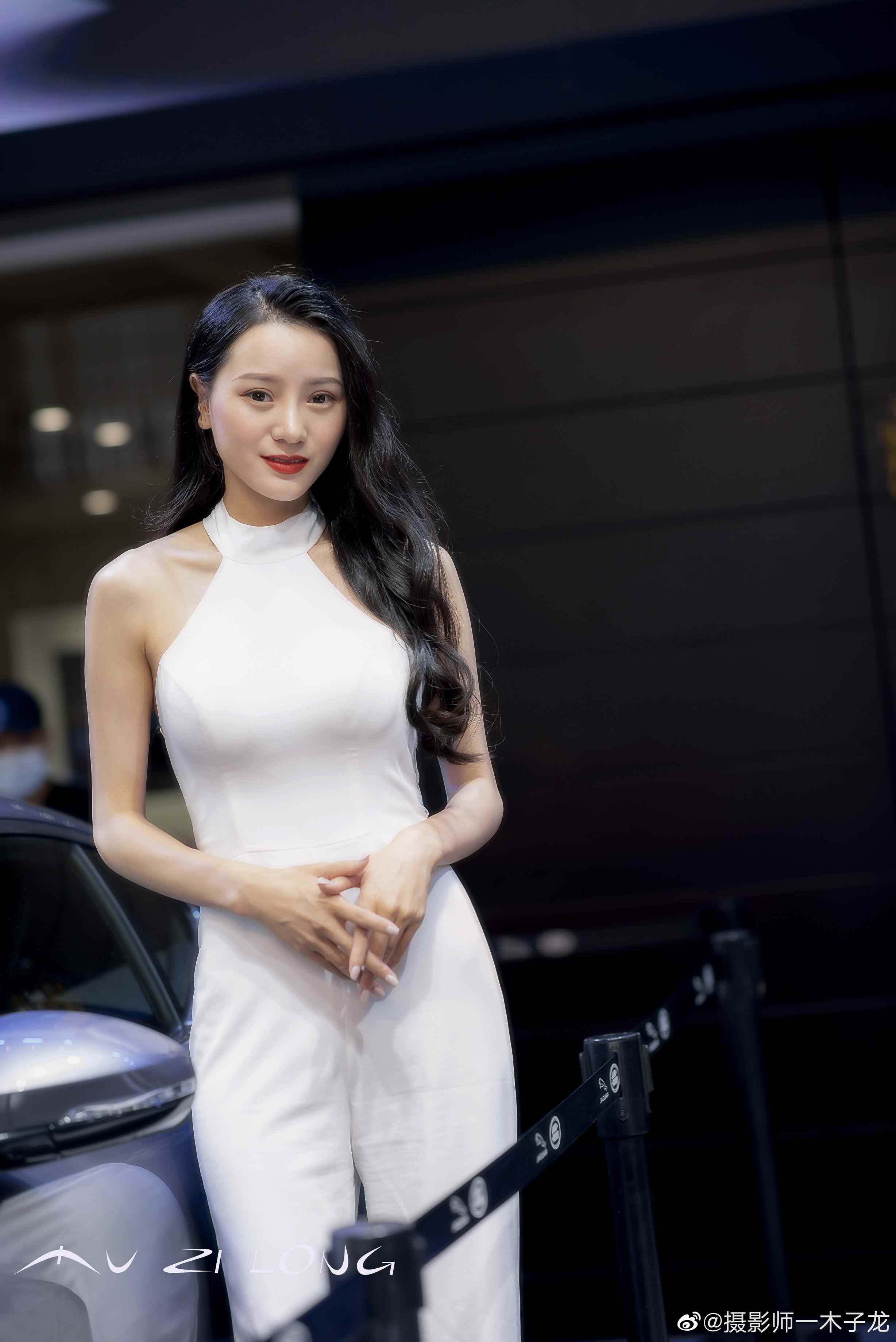 纤细车模身姿窈窕曼妙性感图片