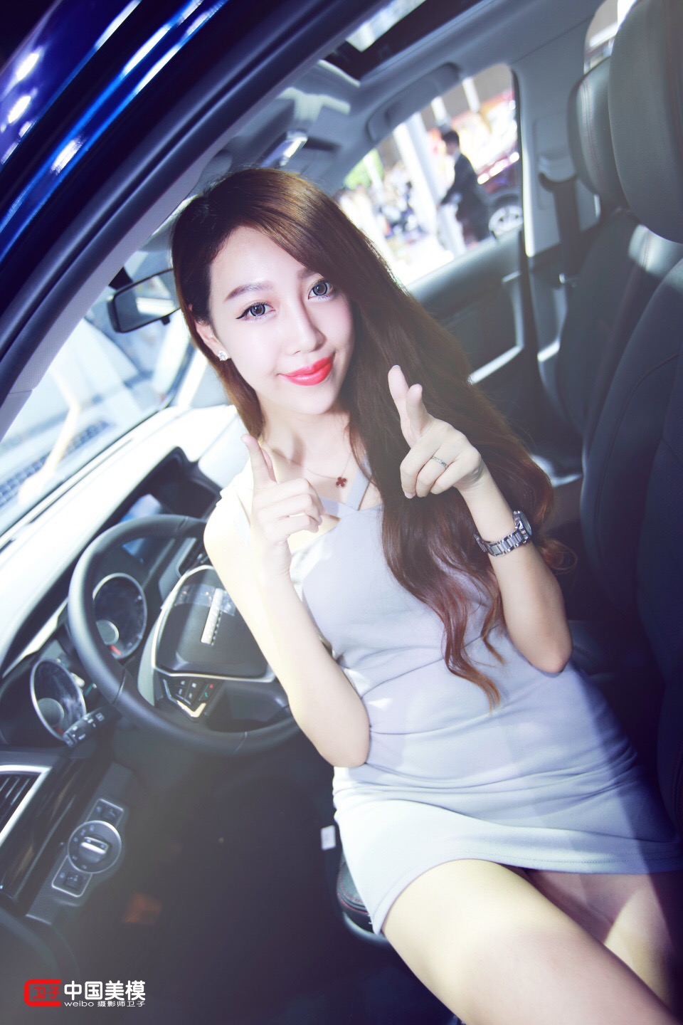 修长身材长腿美女车模