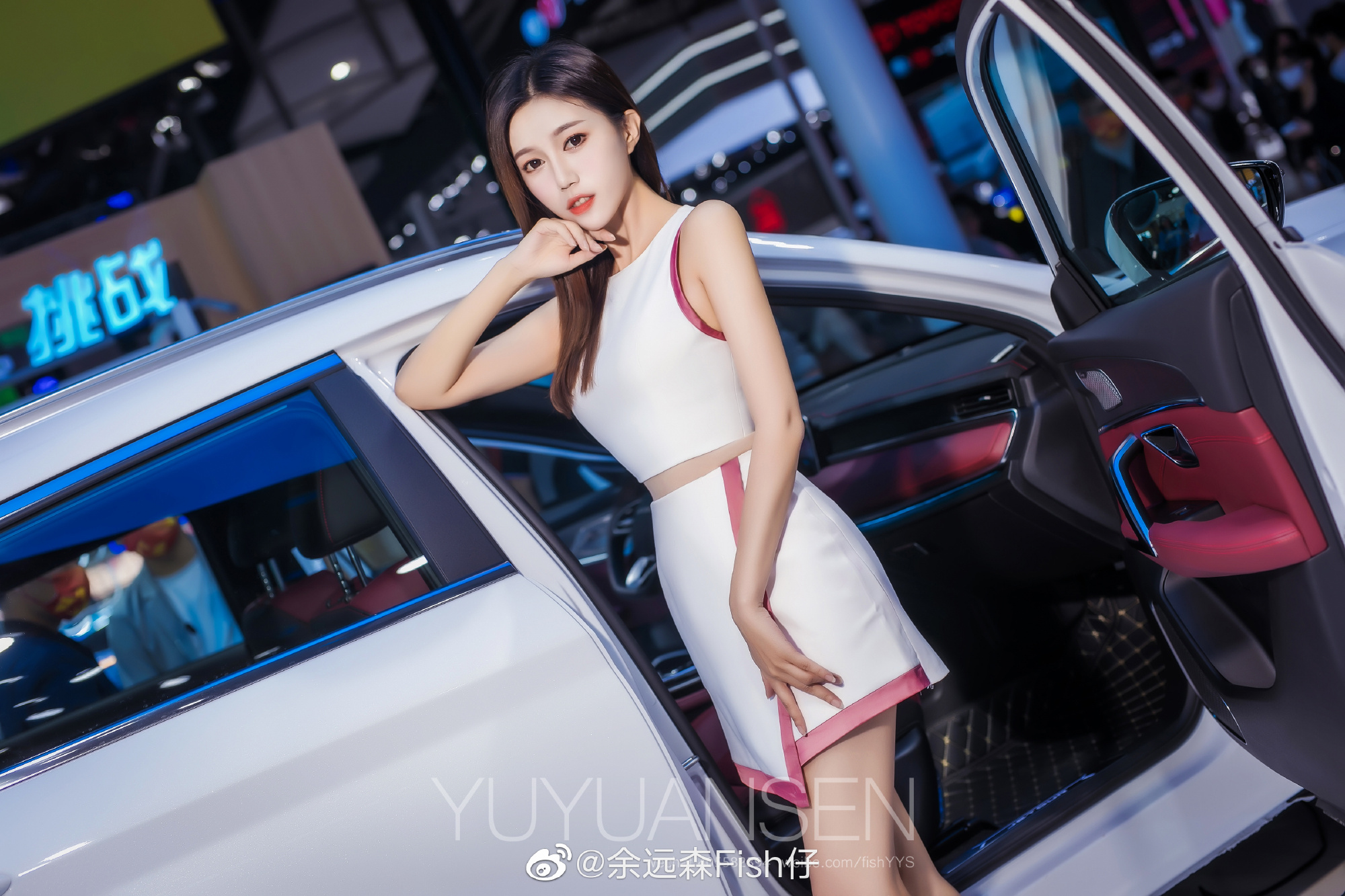 高跟美女车模细腰美腿私人拍摄