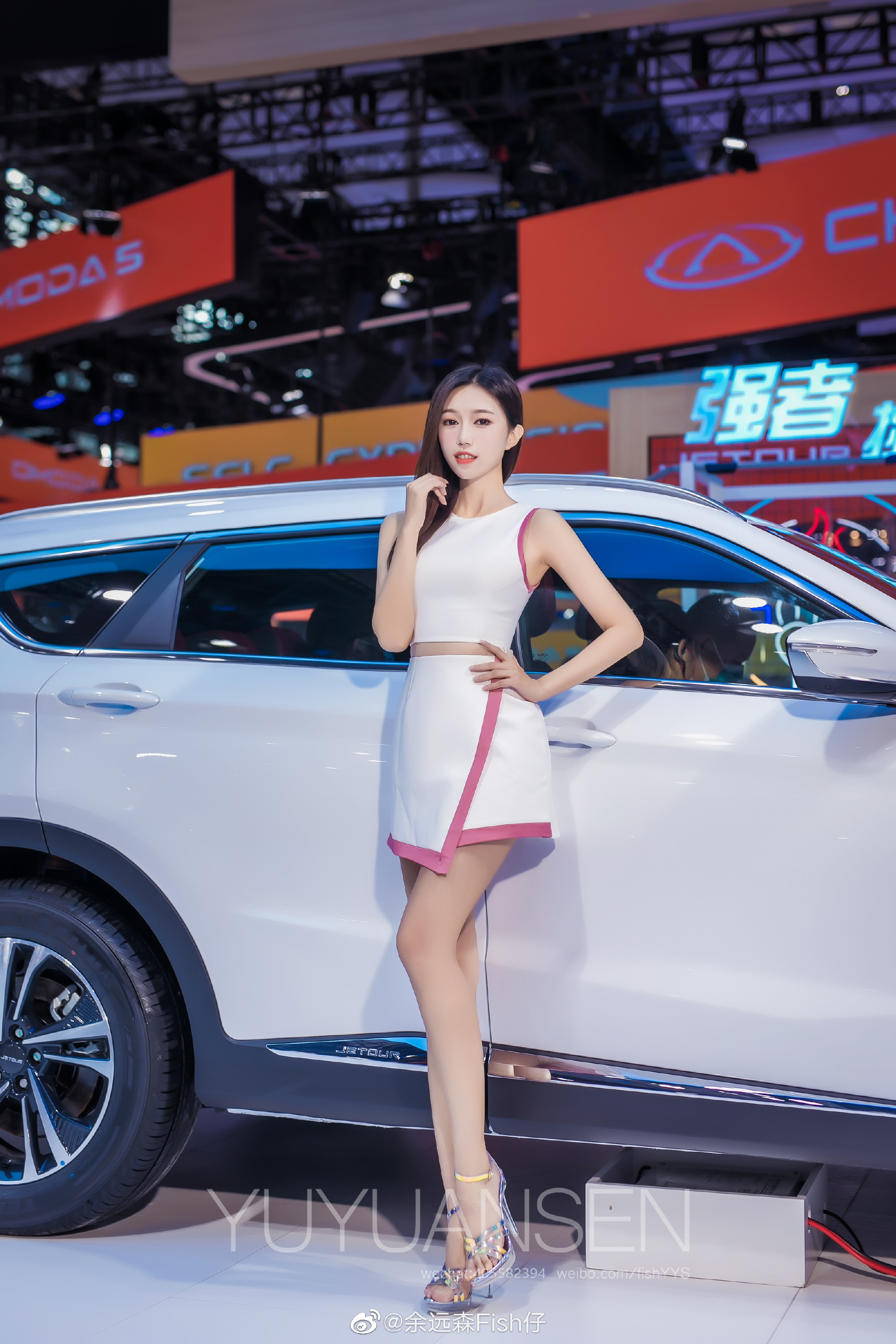 高跟美女车模细腰美腿私人拍摄