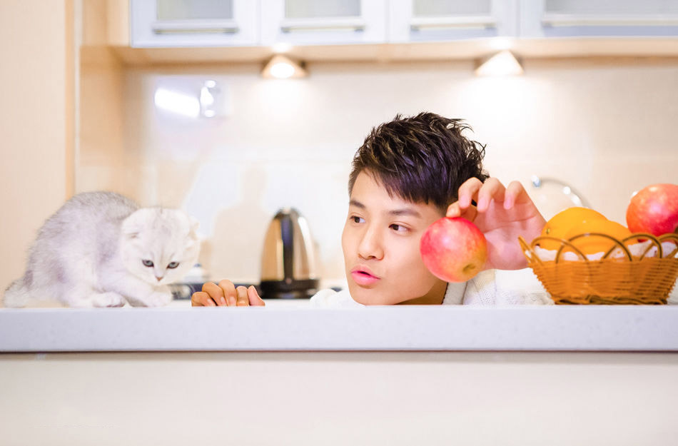 猫系少年郑业成软萌可爱写真