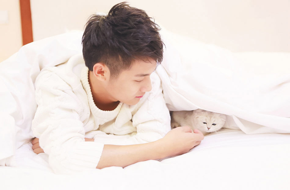 猫系少年郑业成软萌可爱写真