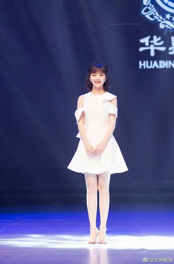 谭松韵出席活动图片