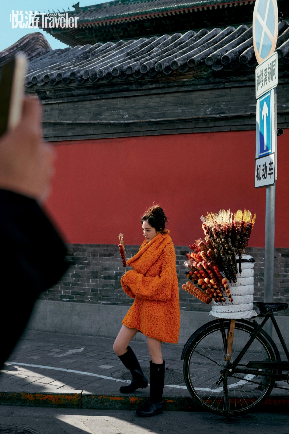 杨幂走街串巷烟火气息十足写真