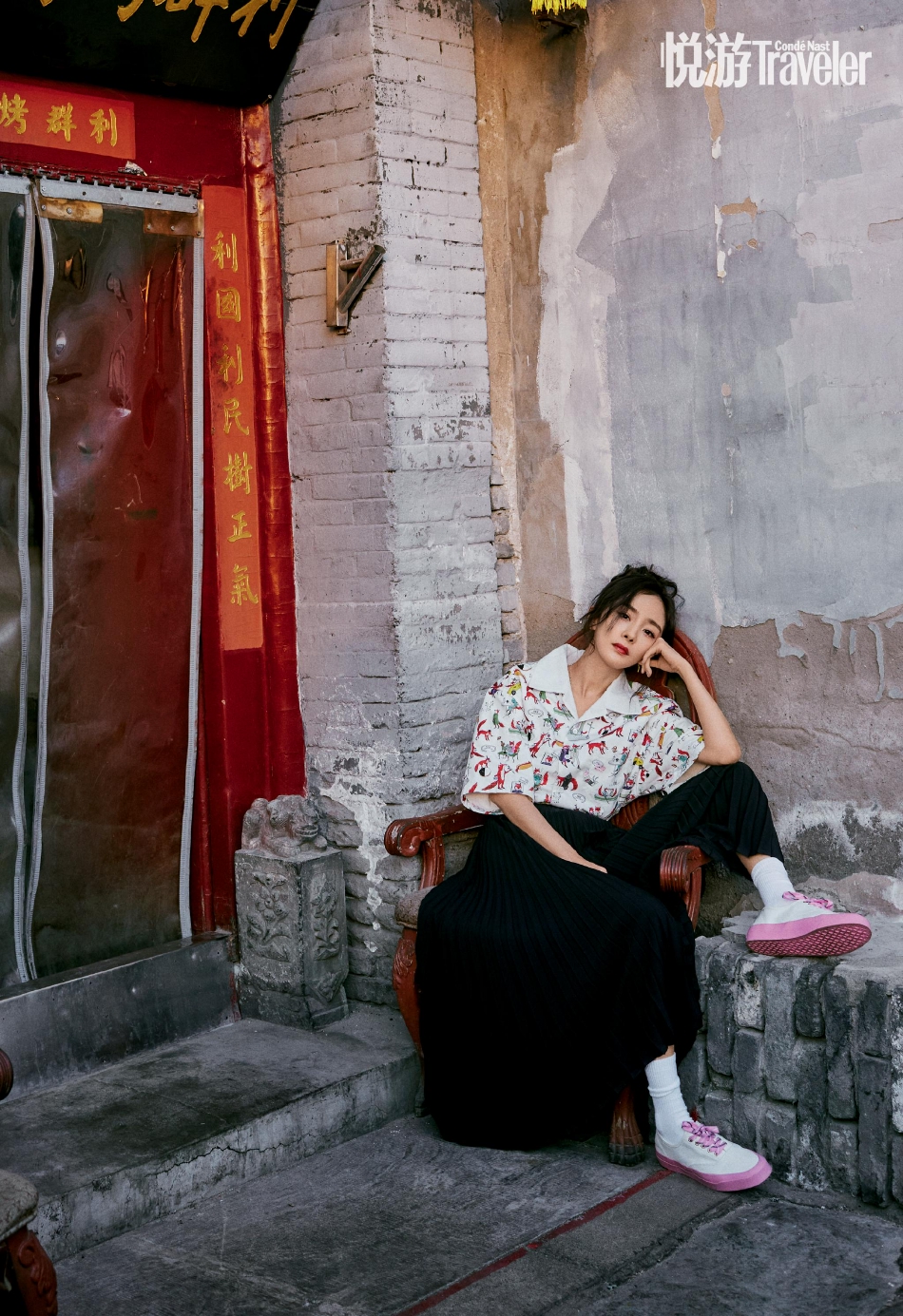 杨幂走街串巷烟火气息十足写真