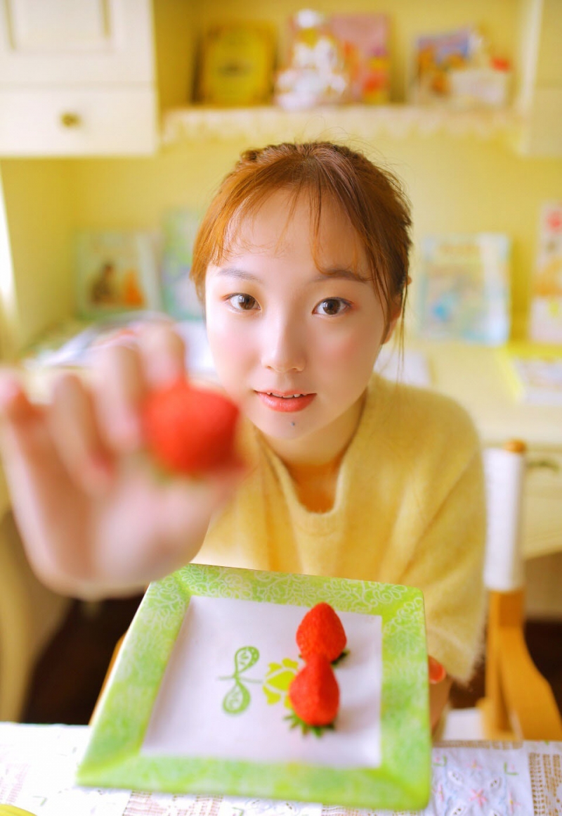 金发少女白丝美腿纤细苗条写真