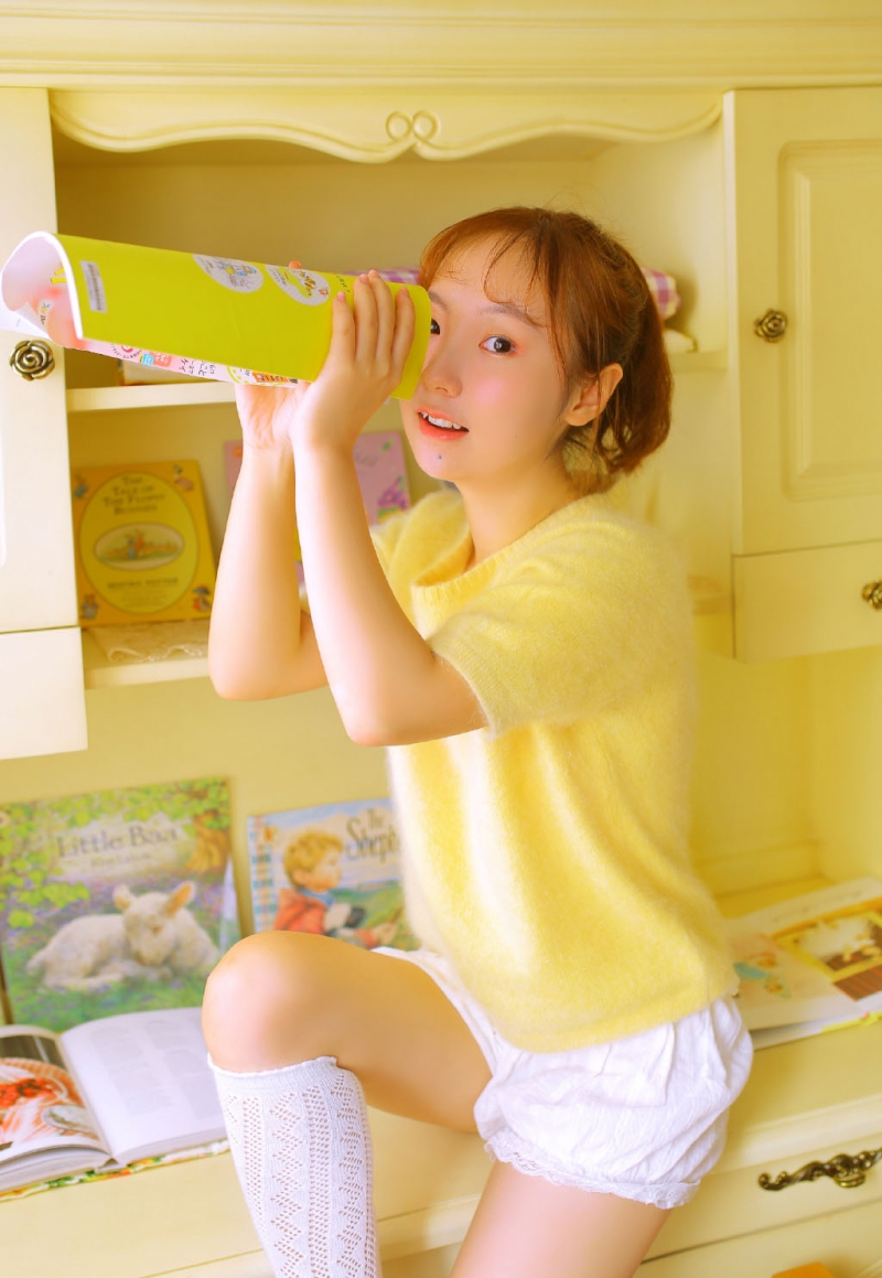 金发少女白丝美腿纤细苗条写真