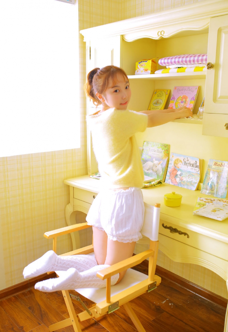 金发少女白丝美腿纤细苗条写真