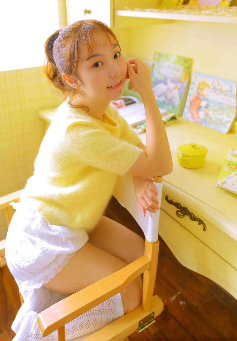 金发少女白丝美腿纤细苗条写真