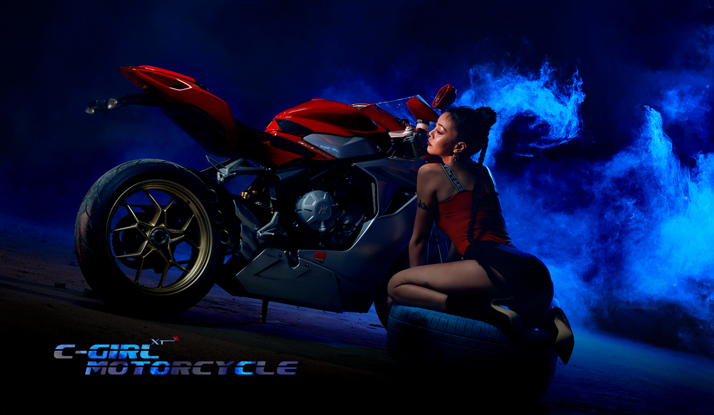 性感机车美女吊带装超短裤翘臀美腿诱惑写真