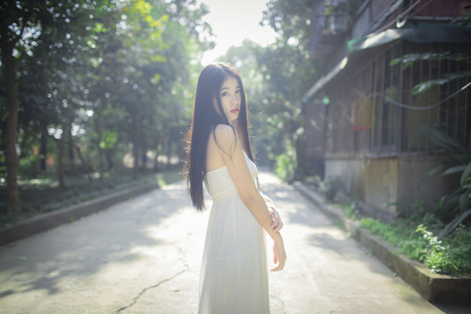 嫩到出水的长发清纯妩媚美女