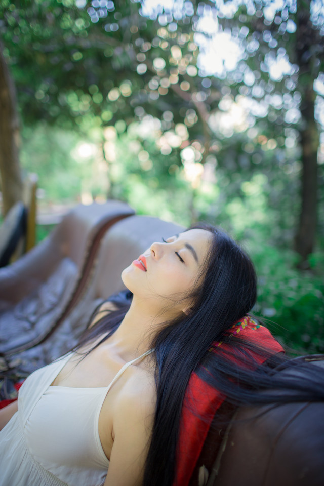 嫩到出水的长发清纯妩媚美女