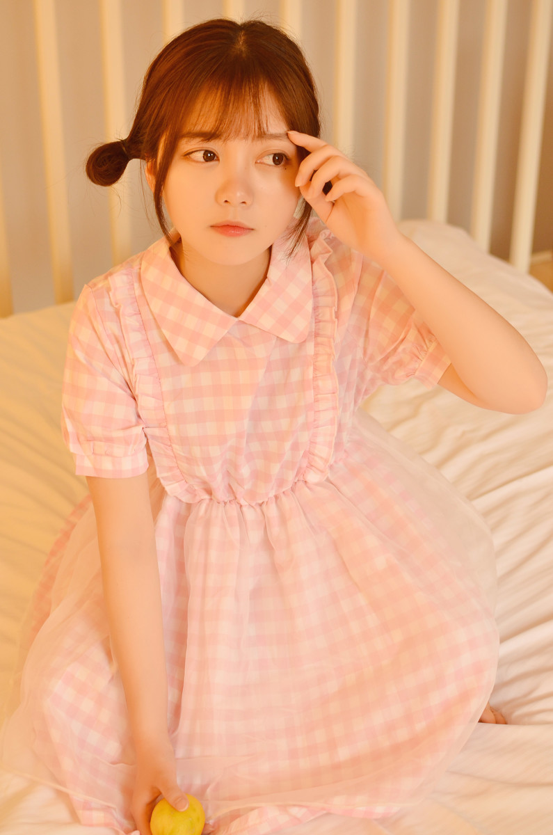 萌萌哒的刘海大眼婴儿肥美女