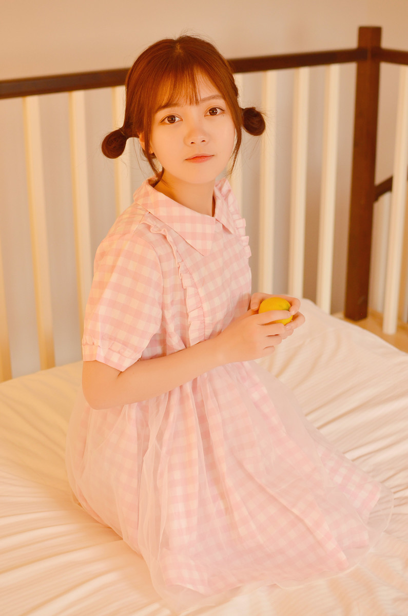 萌萌哒的刘海大眼婴儿肥美女