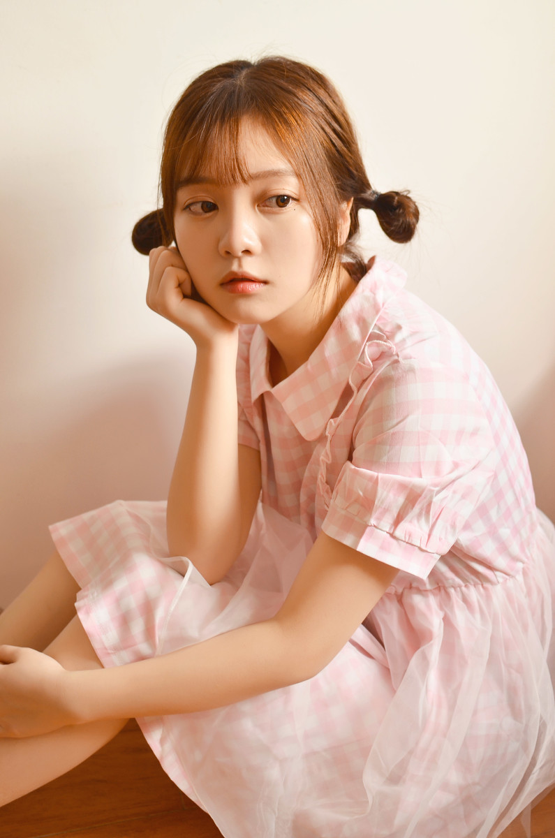 萌萌哒的刘海大眼婴儿肥美女