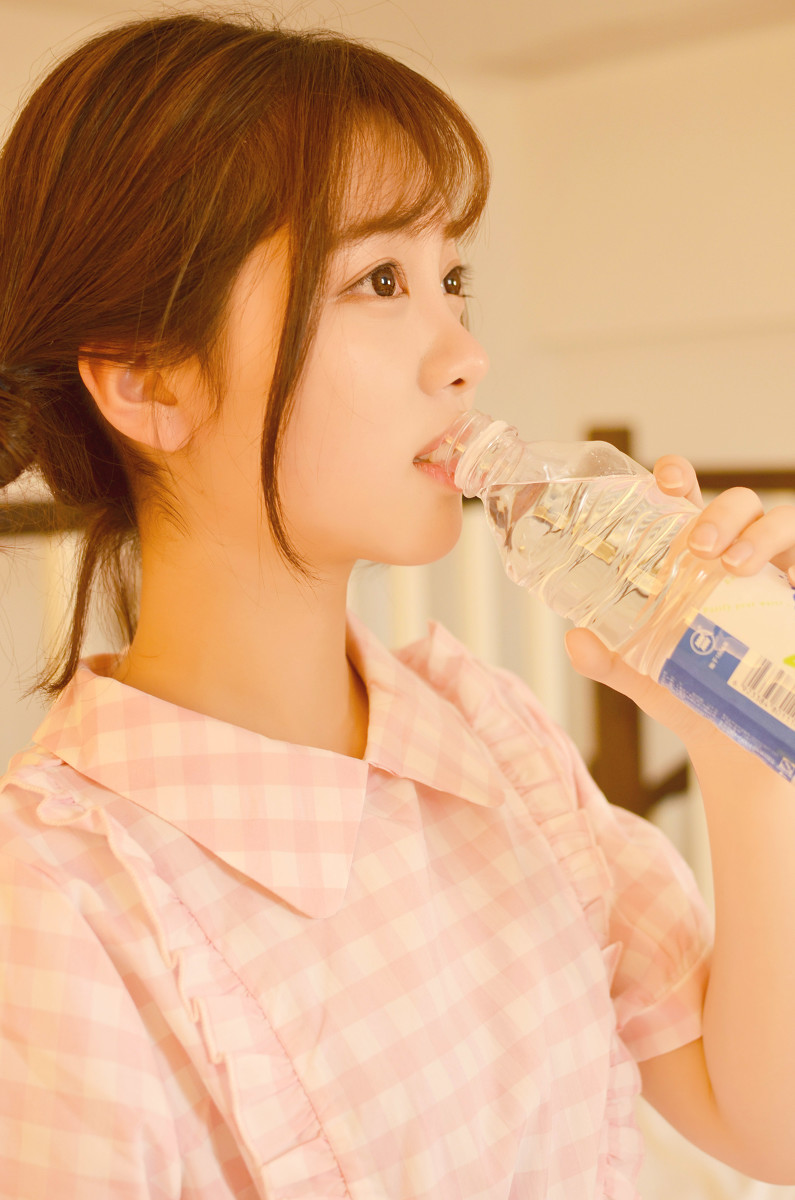 萌萌哒的刘海大眼婴儿肥美女