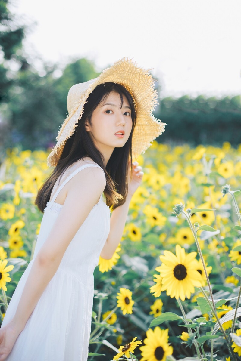 90后文艺美人花海高清写真集