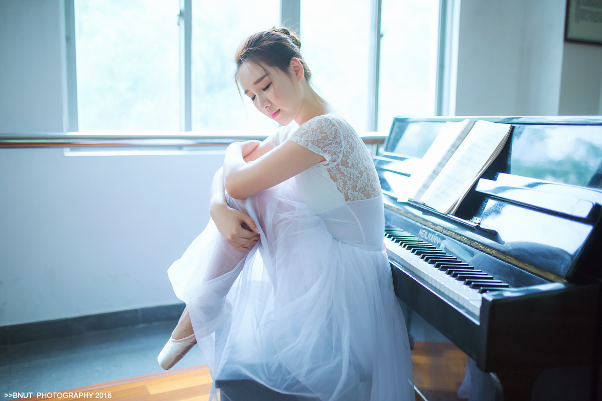 画面干净的芭蕾舞美女