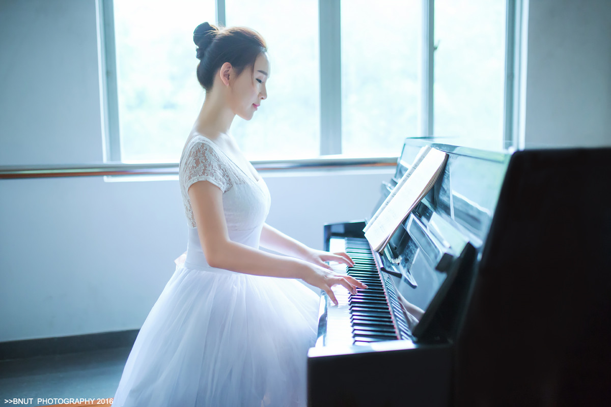 画面干净的芭蕾舞美女