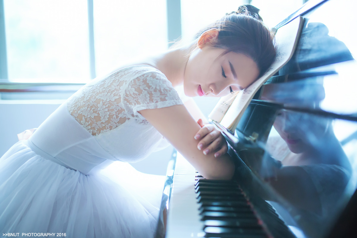 画面干净的芭蕾舞美女