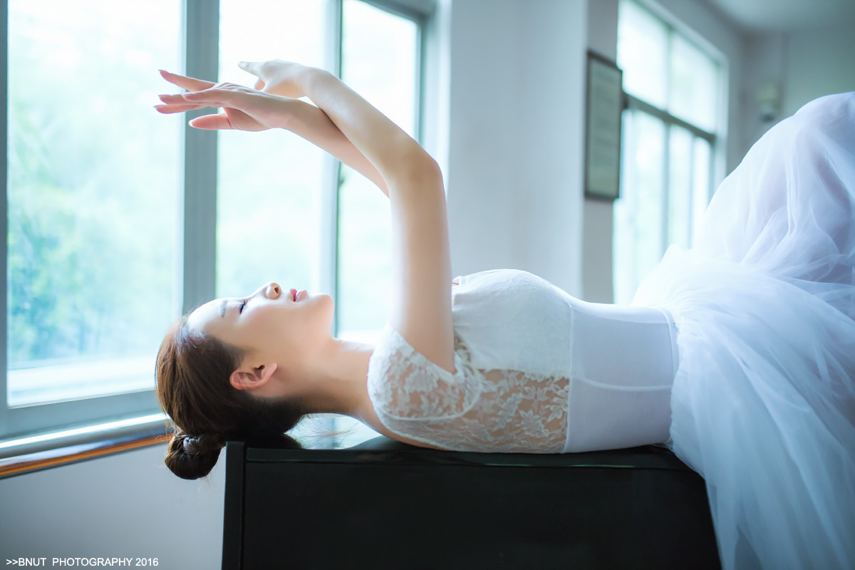 画面干净的芭蕾舞美女