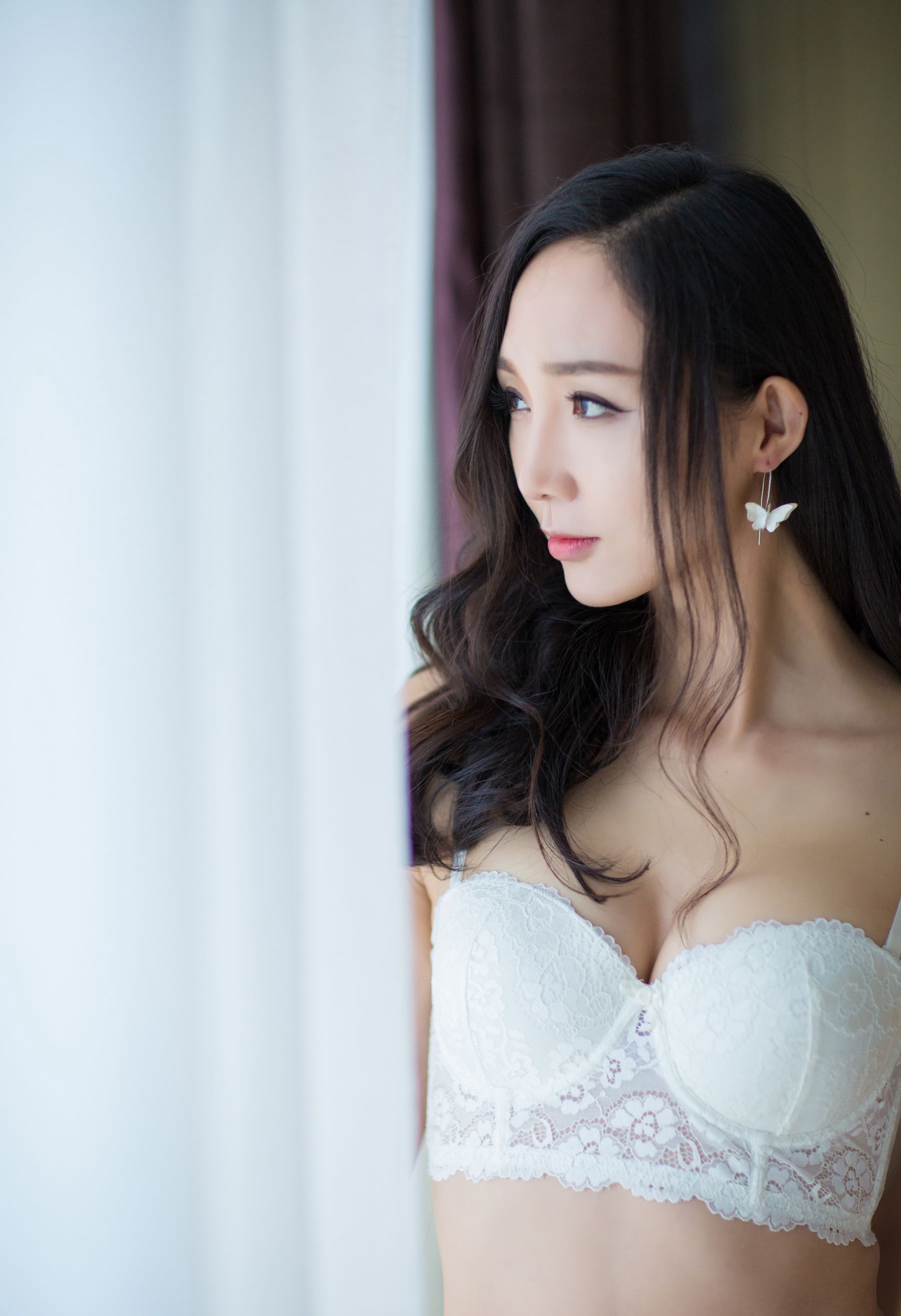 极品甜美少妇私房吊带白丝美腿性感诱惑图片