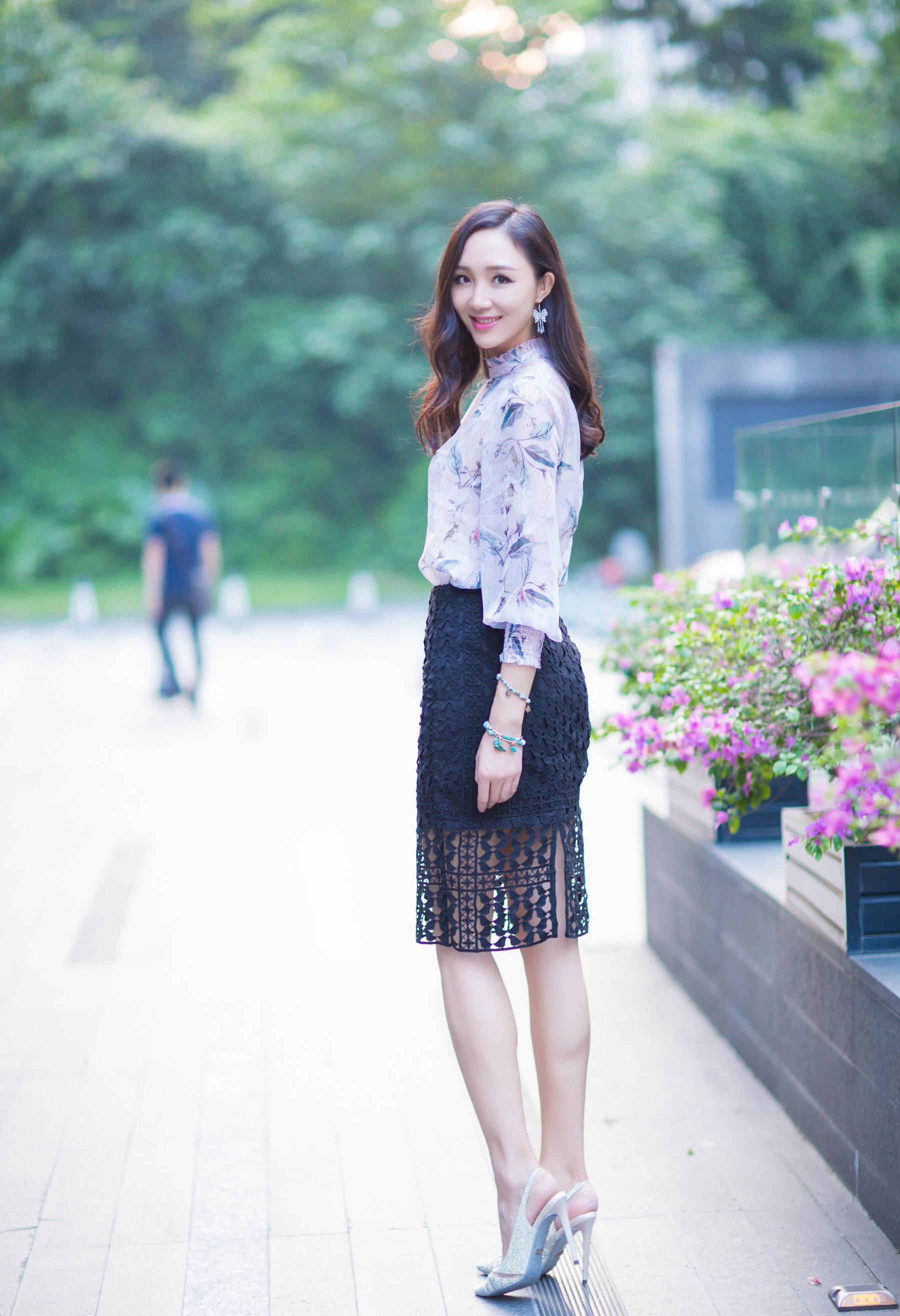 极品甜美少妇私房吊带白丝美腿性感诱惑图片