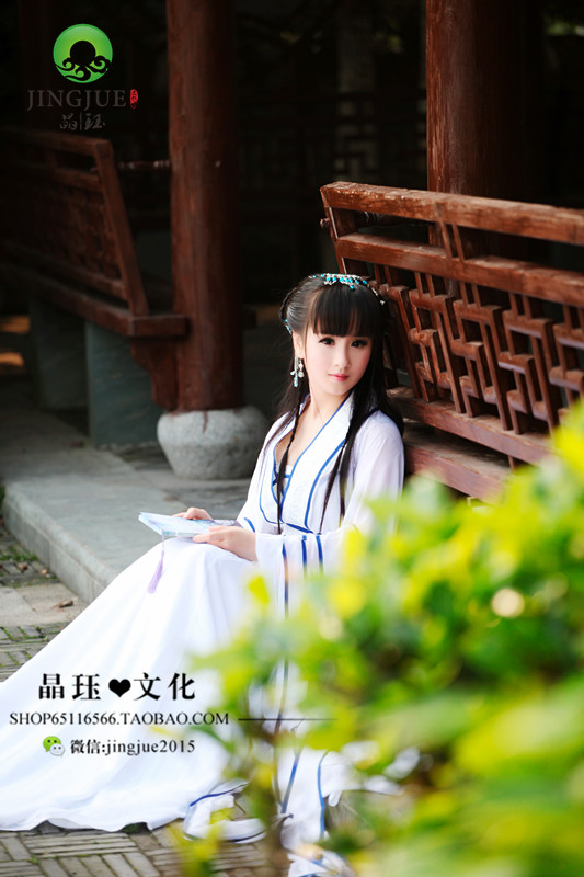 像是画里走出来的古典美女