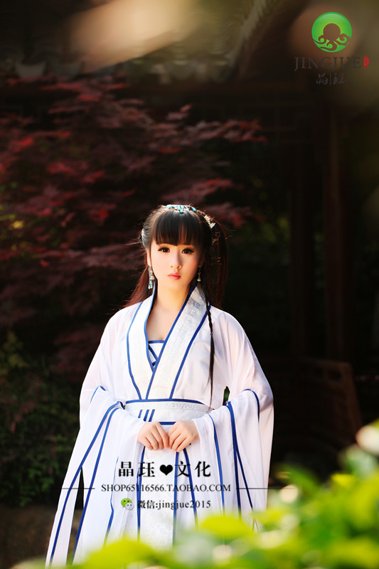 像是画里走出来的古典美女