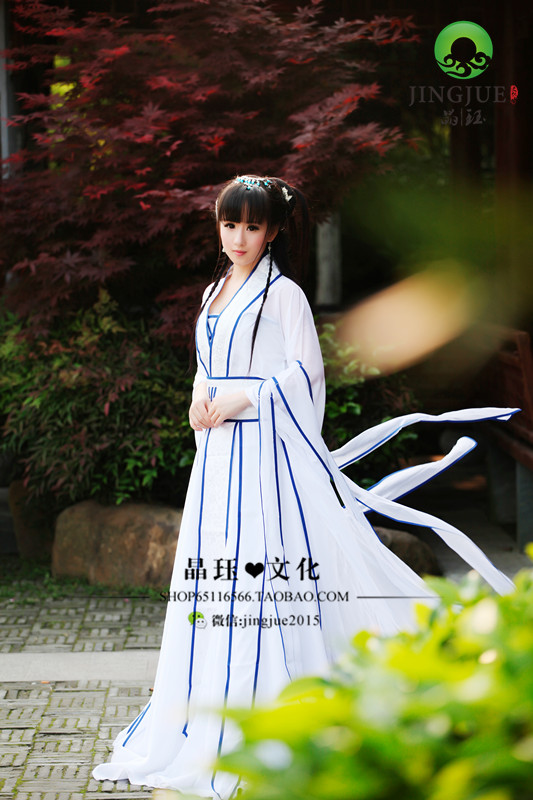 像是画里走出来的古典美女