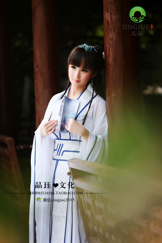 像是画里走出来的古典美女