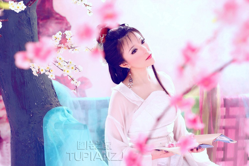 纤弱唯美古装美女图片之黛玉葬花