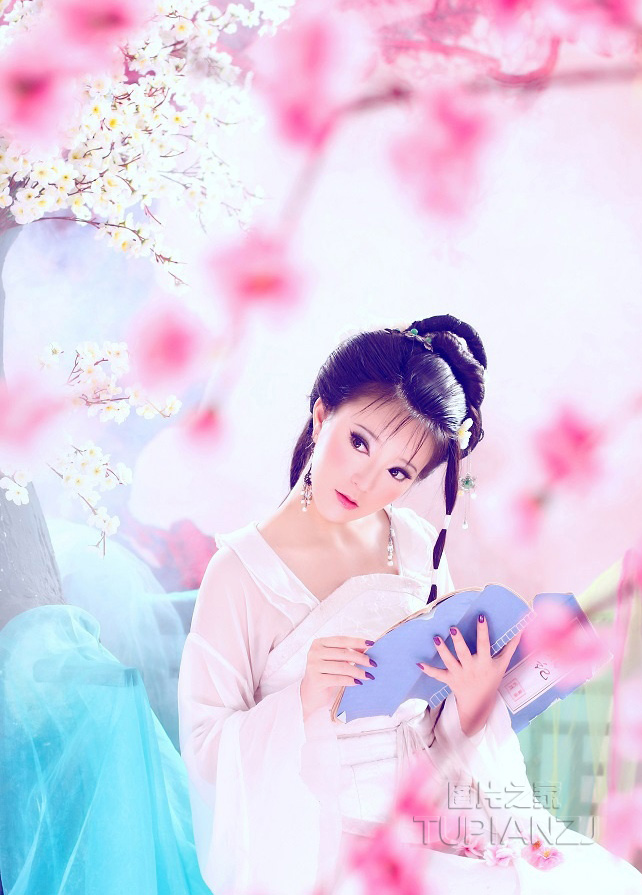 纤弱唯美古装美女图片之黛玉葬花