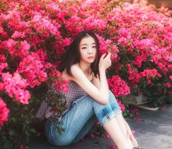 和服美女白色内衣半裸上阵丰满乳房性感美腚写真