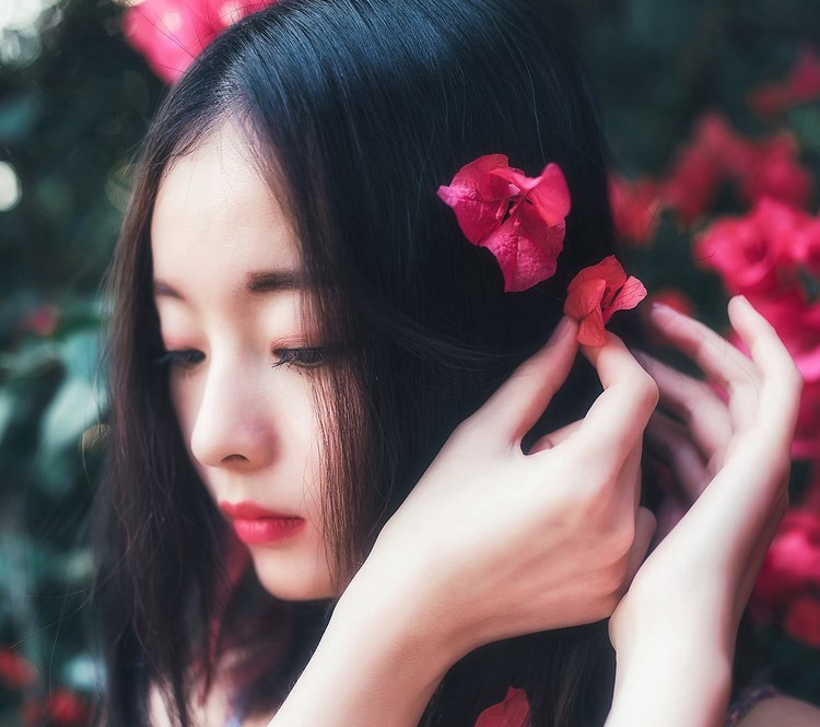 和服美女白色内衣半裸上阵丰满乳房性感美腚写真