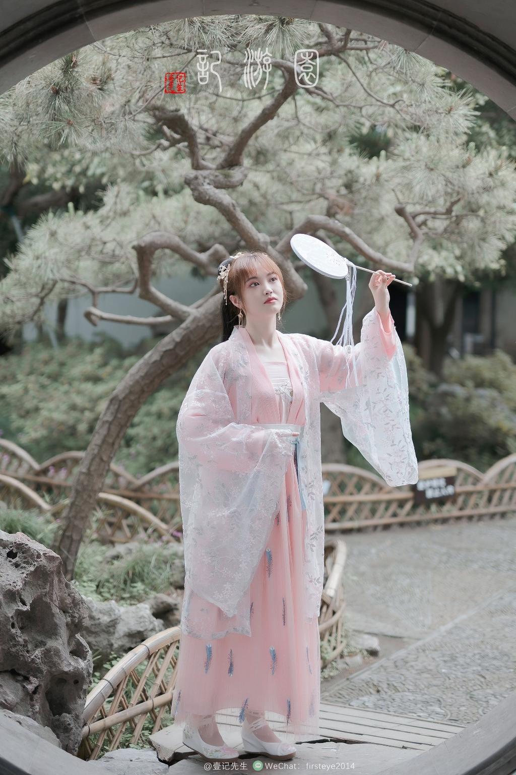 性感波妹热辣来袭 雪乳长腿Hold不住