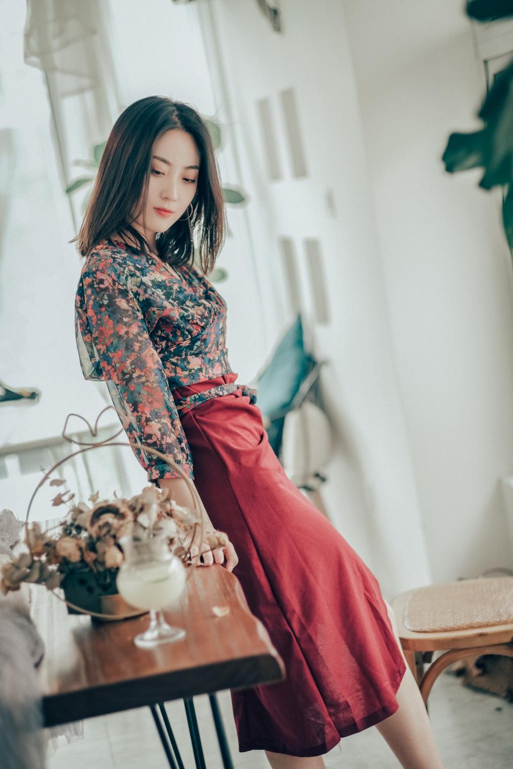 性感甜美妹子性感秀大胸