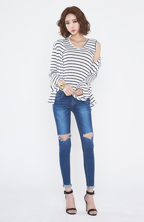 牛仔裤高挑骨感短发气质美女