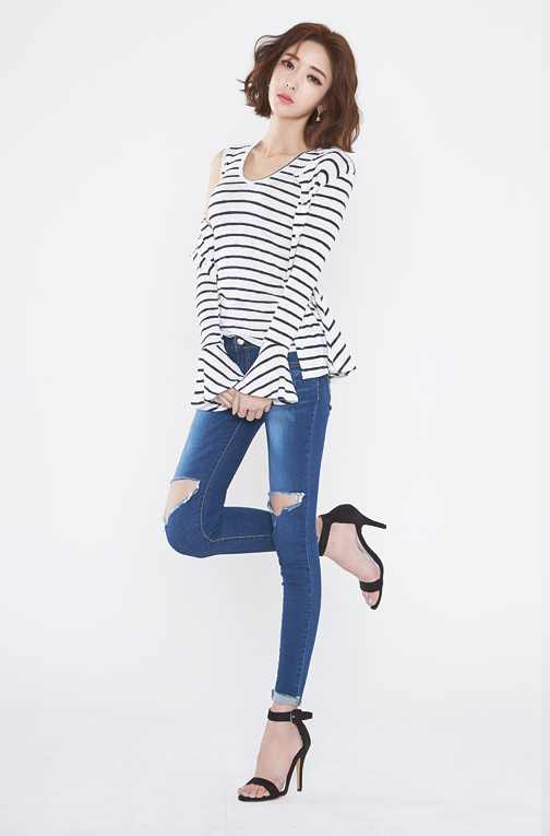 牛仔裤高挑骨感短发气质美女