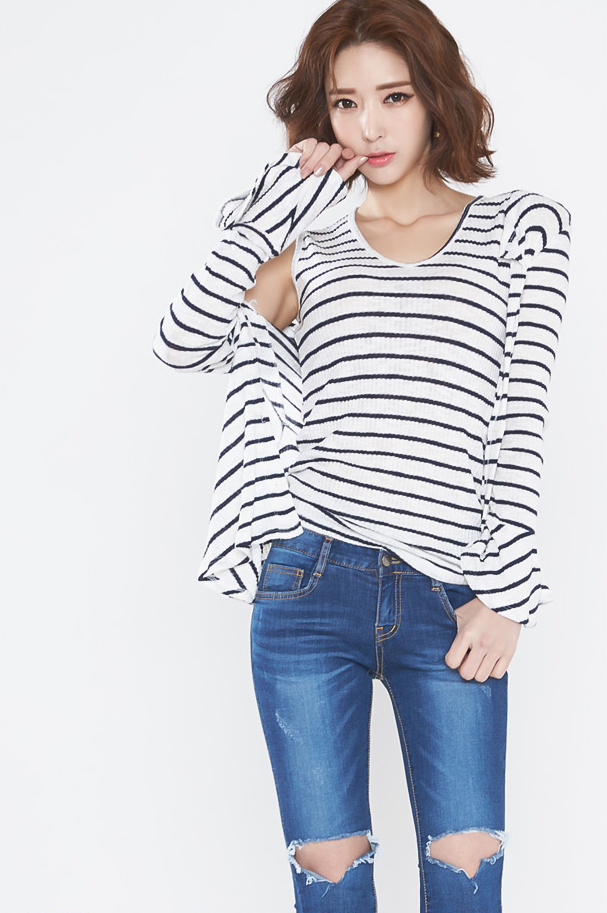 牛仔裤高挑骨感短发气质美女